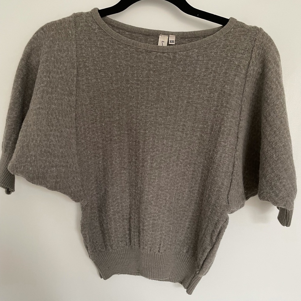 MADE IN ITALY: Crop merino wool short sleeve